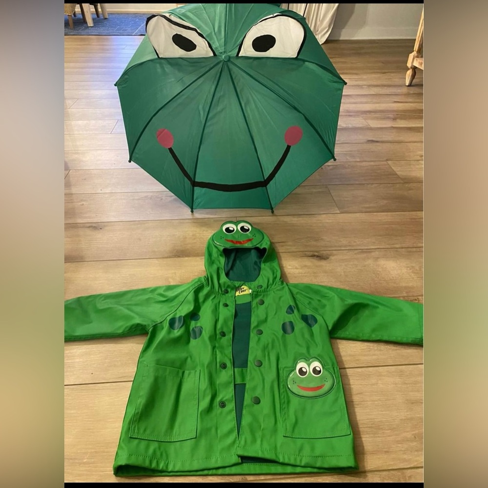 Western Chief Green Hooded Lined Frog Unisex Raincoat With Umbrella Size 2T